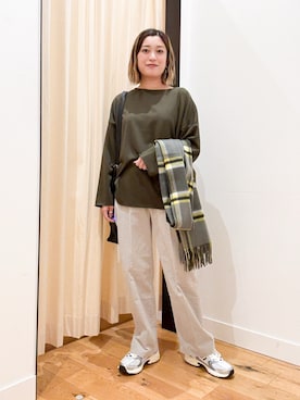 「アイテム（マフラー）」を使った、すぎやまめぐみさん（レディース・163cm）の秋コーディネート