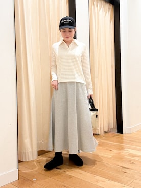 「URBAN RESEARCH DOORS（アーバンリサーチドアーズ）のライトダンボールニットスカート（スカート、グレー系）」を使った、すぎやまめぐみさん（レディース・163cm）の春コーディネート