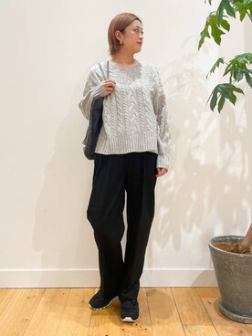 「RODE SKO（ロデスコ）のタッセル付フラッフィトートバッグ（トートバッグ）」を使った、すぎやまめぐみさん（レディース・163cm）の秋コーディネート