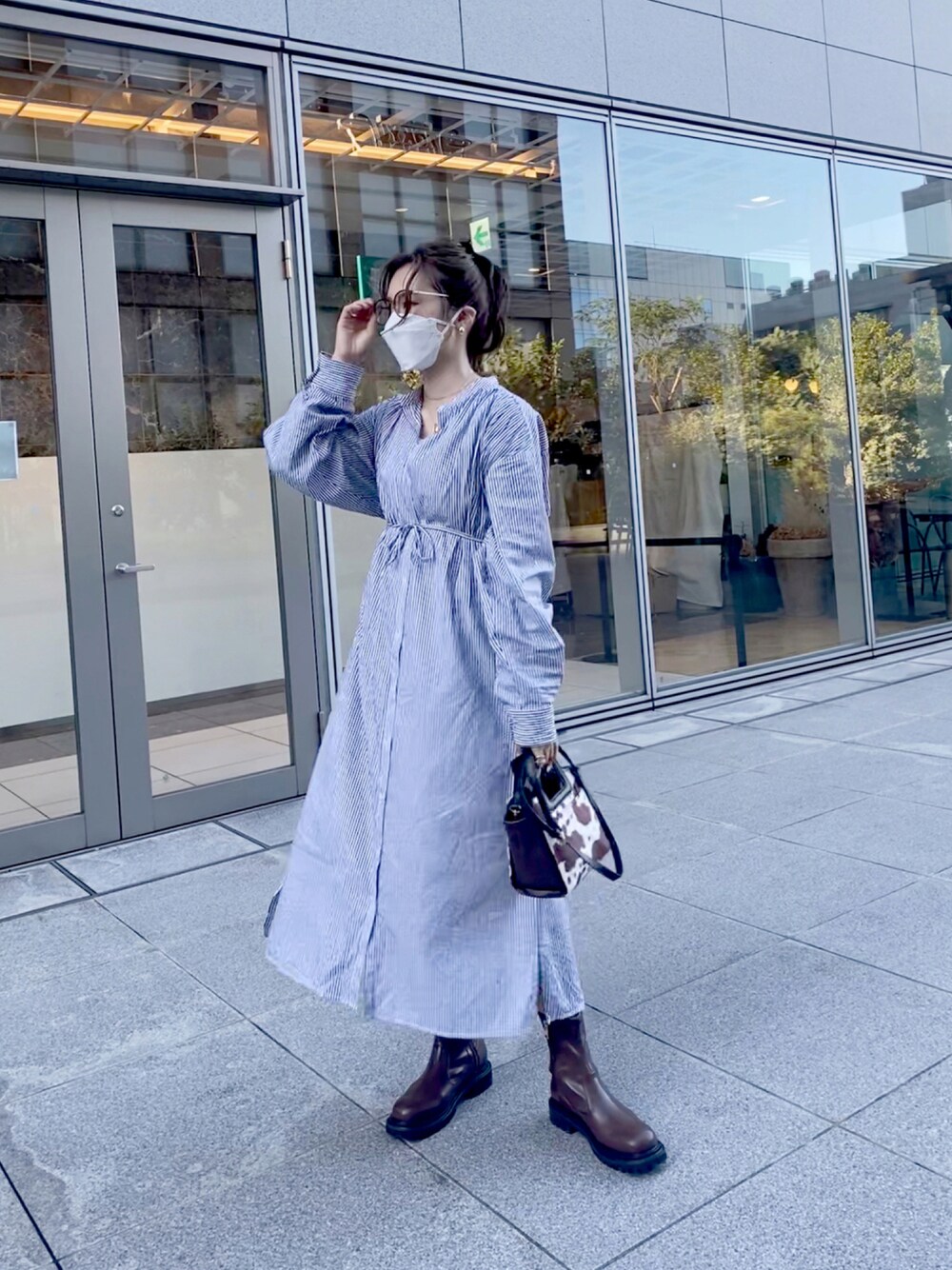「ワンピース、ブーツ、シンプル、ブラウン、カスタネ、オリエンタルトラフィック、ストライプワンピース、秋服準備はじめました」｜「Kastaneのストライプマキシシャツワンピース（ワンピース、ブラック系）」を使った、hikaru.さん（レディース・164cm）の秋コーディネートの1枚目の写真