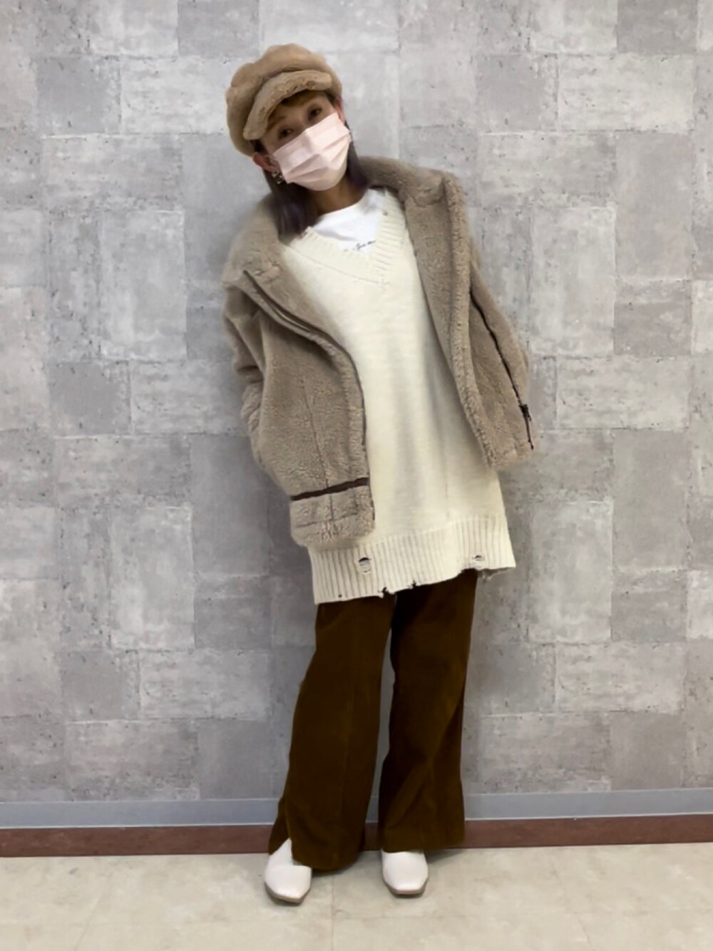 「私の推しブランド、冬コーデ、お洒落さんとつながりたい、いいね・save・フォローありがとうございます🥰、オトナカジュアル、ニット、カジュアル、ショートブーツ、ニットコーデ、今日のコーデ、ボアジャケット、ootd」｜「AZUL by moussyのBOA B-3 JACKET/ボアB-3ジャケット（その他アウター、ベージュ系）」を使った、mii♡さん（レディース・160cm）の冬コーディネートの1枚目の写真