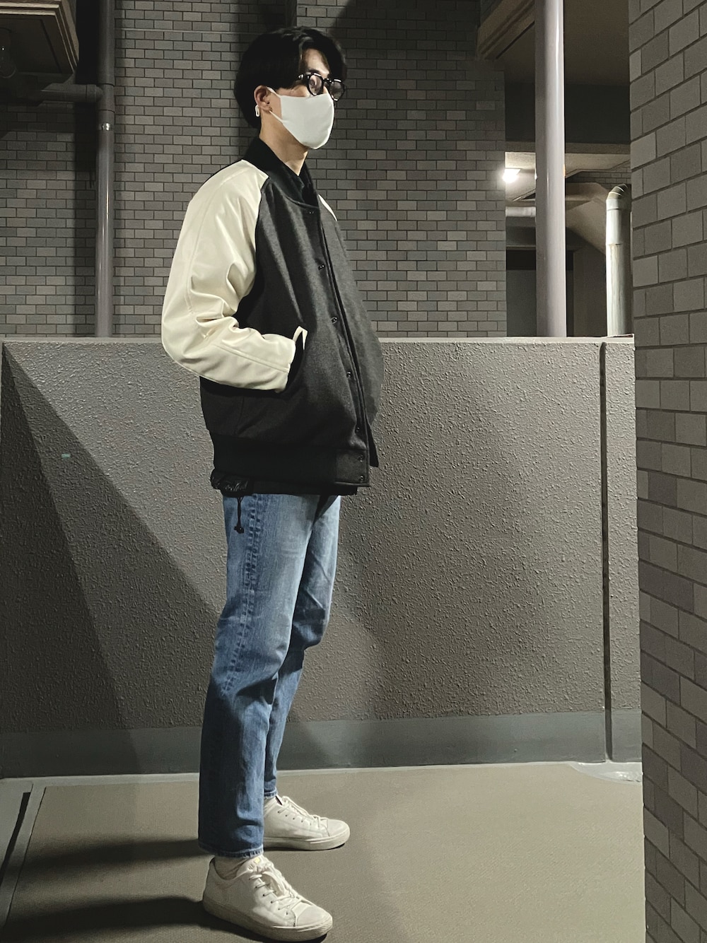 「秋のコーデ、ootd、オトナカジュアル、アメカジコーデ、スタジャン、converse」｜「UNIQLOのアイテム（スタジャン、ブラック系）」を使った、Taku さん（メンズ・183cm）の秋コーディネートの1枚目の写真