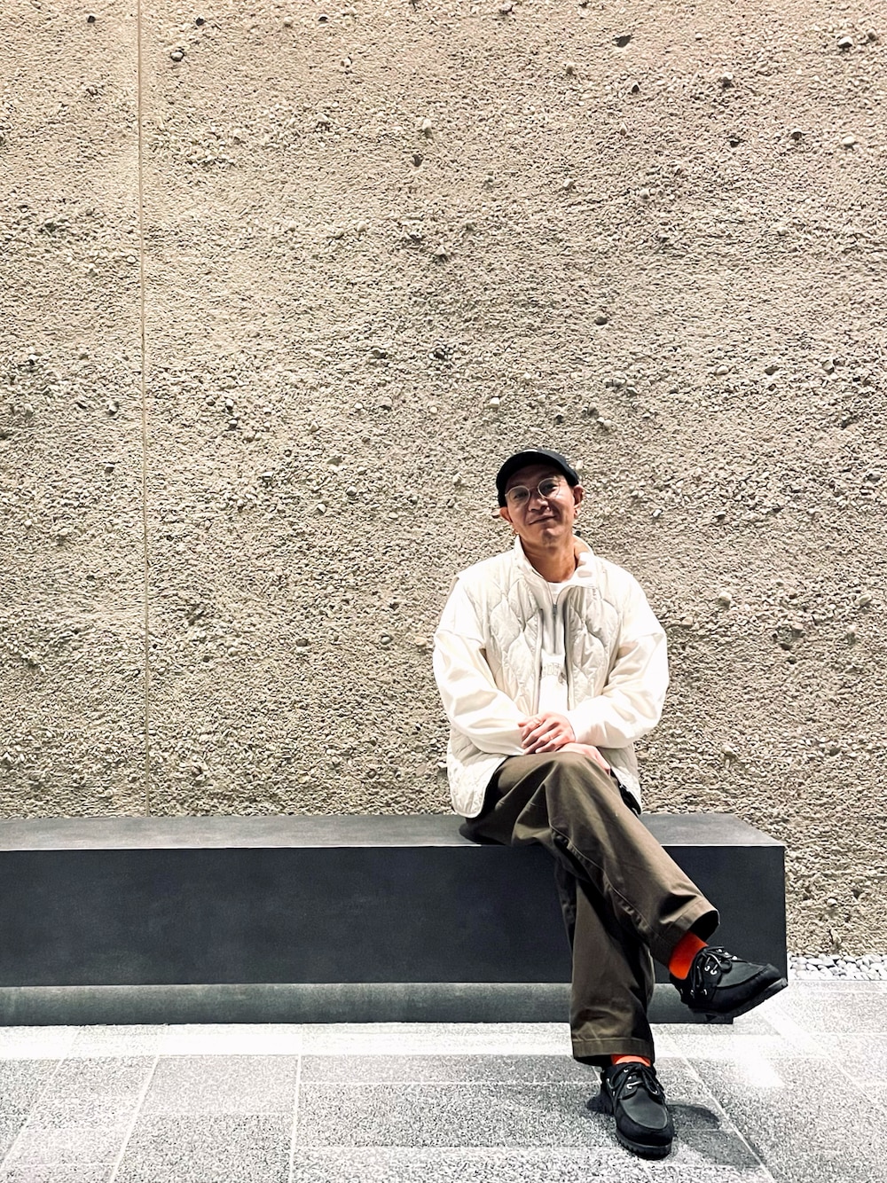「大人カジュアル、秋服、シンプルコーデ、おしゃれさんと繋がりたい、今日のコーデ、ootd、ティンバーランド、ハーフジップスウェット、ダウンベスト、GUコーデ、GU、UNIQLO、UNIQLO U、UNIQLOコーデ、モンベル」｜「TimberlandのTimberland 3EYE LUG HAN-SEWN BOAT SHOE ティンバーランド スリーアイ ラグ ハンドソーン ボート シューズ（モカシン/デッキシューズ、ブラック系）」を使った、conbukunさん（メンズ・173cm）の秋コーディネートの1枚目の写真
