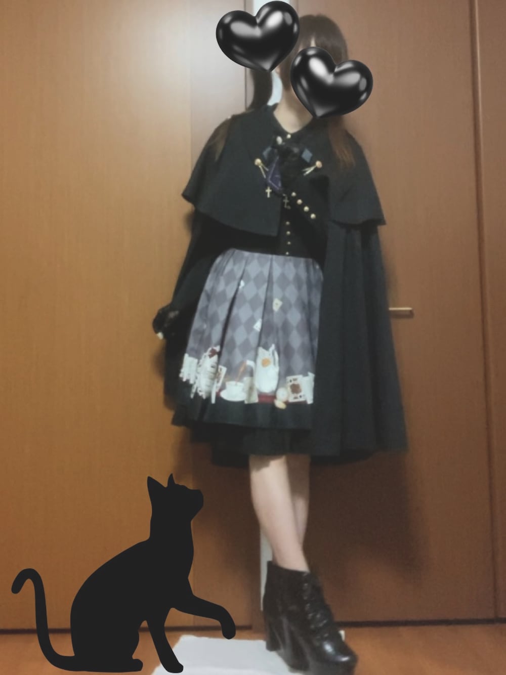 「アマベル、amavel、ケープ、マント、アリス、ヴァンパイア、吸血鬼、ハロウィン、ブラック、ダイヤ柄、トランプ」｜「Amavelのアイテム（その他アウター、ブラック系）」を使った、Rさん（レディース・158cm）の秋コーディネートの1枚目の写真