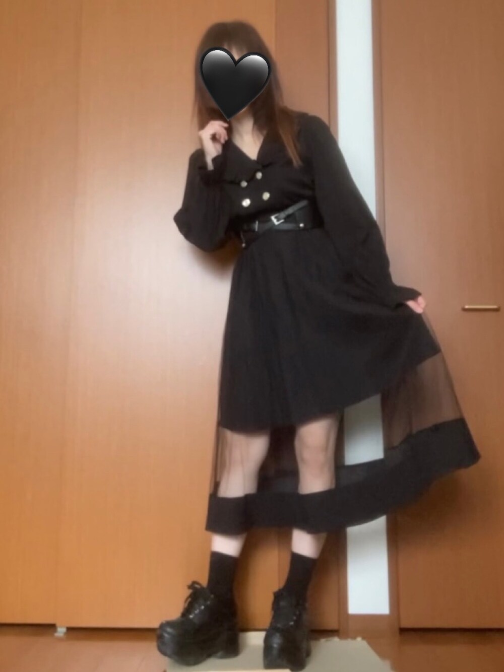 「ハニーサロン、Honey salon、イートミー、EATME、ブラック、ブラックコーデ」｜「Honey Salonのオープンカラーチュールワンピース＊（ワンピース、ブラック系）」を使った、Rさん（レディース・158cm）の秋コーディネートの1枚目の写真
