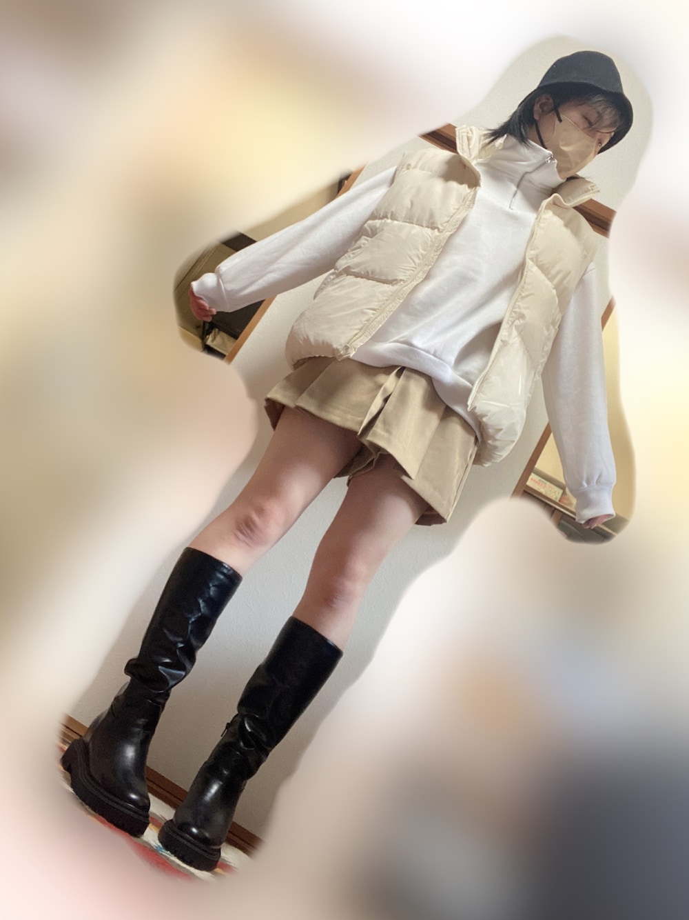 「女装、レディース男子、ジェンダーレス、高身長、バケットハット、ダウンベスト、ハーフジップスウェット、タックショートパンツ、キュロット、ロングブーツ」｜「GUのアイテム（ダウンベスト、ホワイト系）」を使った、Mamiさん（メンズ・175cm）の冬コーディネートの1枚目の写真
