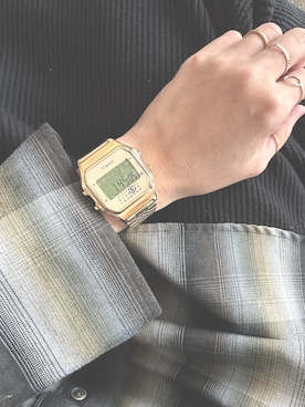 「アイテム（デジタル腕時計）」を使った、naoさん（レディース・159cm）の冬コーディネート