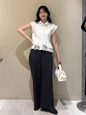 「VIS（ビス）のサマーツイードリボンベルトパンツ/UVケア・イージーケア（その他パンツ、グレー系）」を使った、saraさんの春コーディネート
