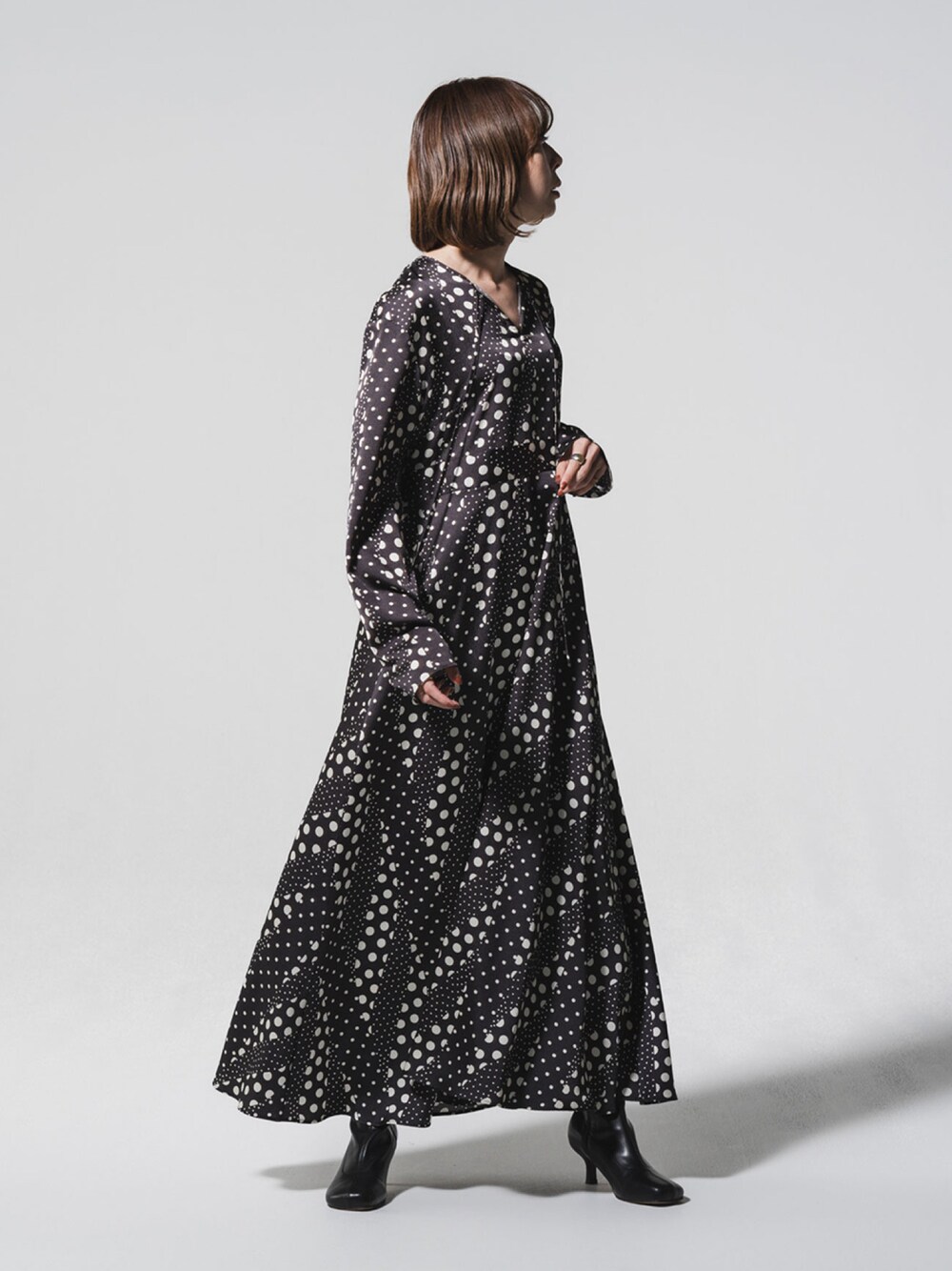 NOBLE アソートドットプリントナローリボンワンピース Noble（ノーブル）の「アソートドットプリントナローリボン