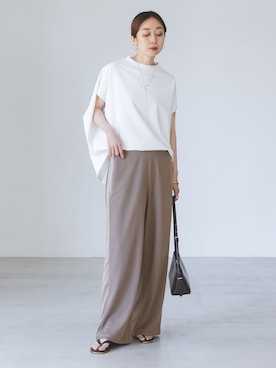 「Noble（ノーブル）のジャージーサテンサイドラインパンツ（スラックス、ブラウン系）」を使った、natsuさん（レディース・163cm）の春コーディネート