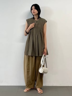 「Curensology（カレンソロジー）のCurensology(カレンソロジー)/リネンミックスシャンブレーブラウス（シャツ/ブラウス、グリーン系）」を使った、clkaeo01さん（レディース・172cm）の夏コーディネート