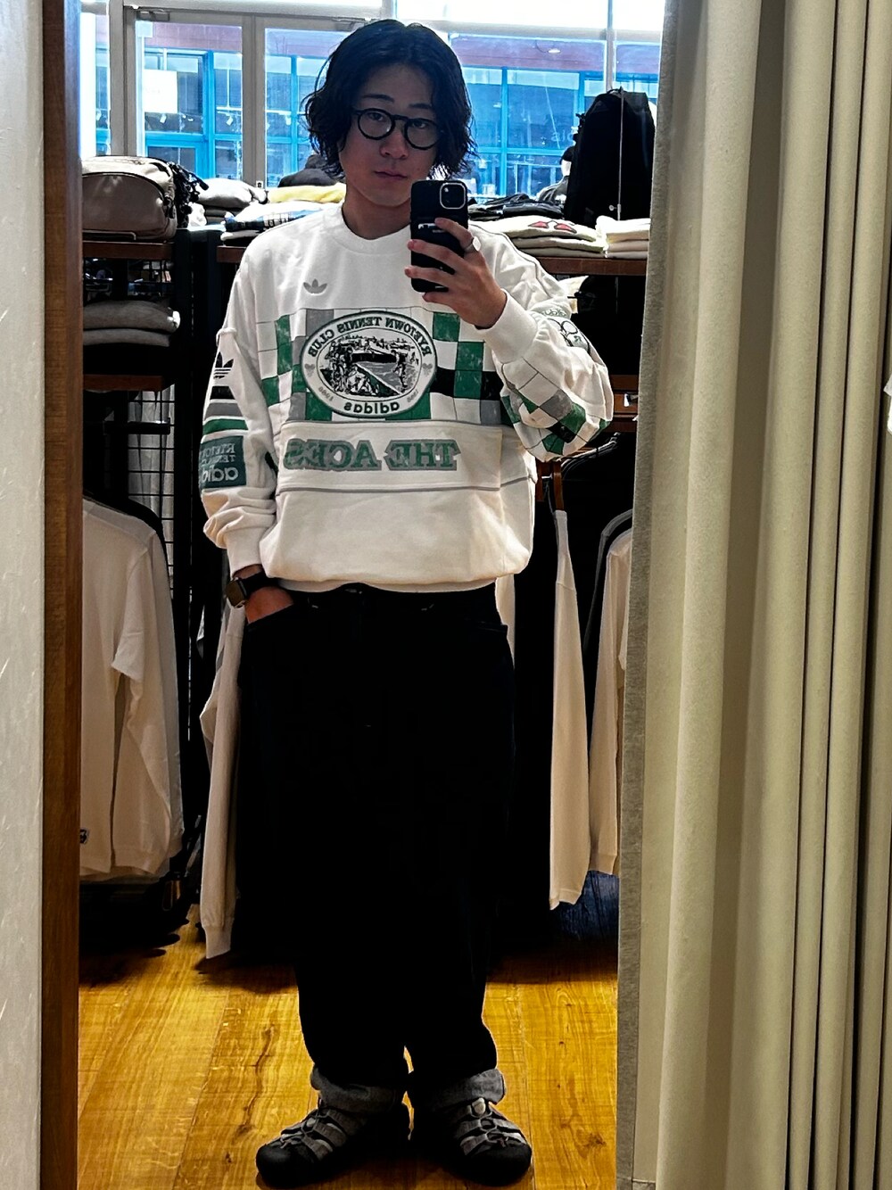 adidas（アディダス）の「adidas ARCHIVE COURT SWEATSHIRT