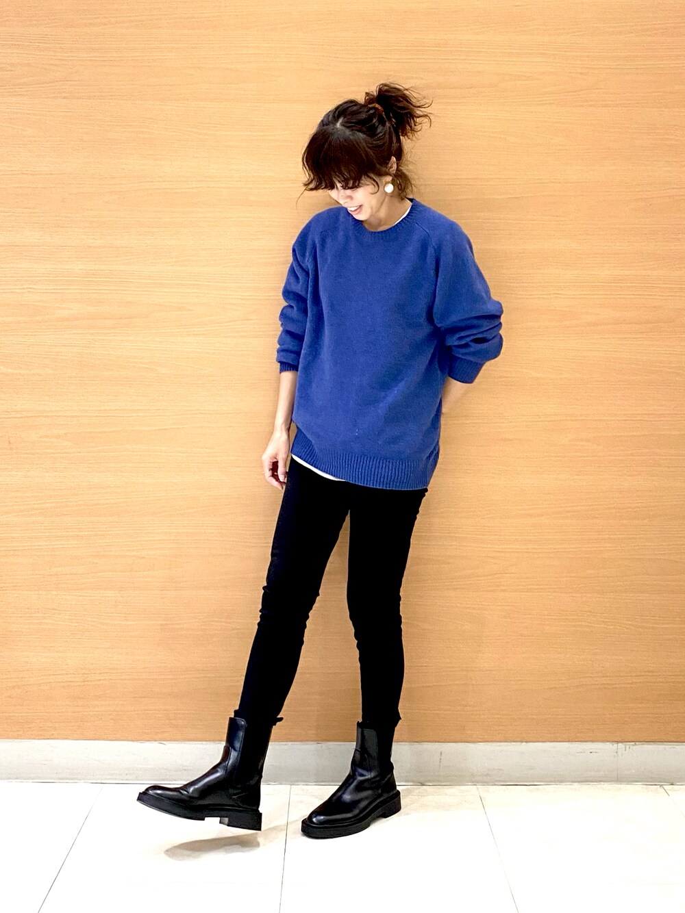 「秋服、オトナカジュアル、休日スタイル、今日のコーデ、ユニクロ、ユニクロコーデ、ブーツスタイル、秋トレンド2021、骨格ストレート、イエベ秋、高身長コーデ、着回しコーデ、ニット/セーター、プチプラコーデ」｜「UNIQLOのウルトラストレッチジーンズ（デニムパンツ、ブラック系）」を使った、yumimimimiiiiさん（レディース・165cm）の秋コーディネートの1枚目の写真