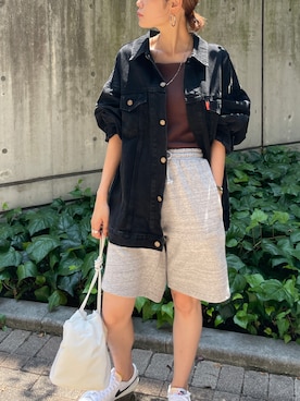 「アイテム（キャミソール、ブラウン系）」を使った、吉本杏奈さん（レディース・164cm）の夏コーディネート