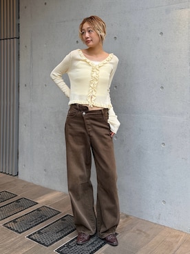 「Ungrid（アングリッド）のウエストリメイクカーブデニム（デニムパンツ、ブラウン系）」を使った、吉本杏奈さん（レディース・164cm）の秋コーディネート