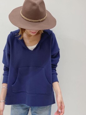 「アイテム（ハット、ブラウン系）」を使った、吉本杏奈さん（レディース・164cm）の秋コーディネート