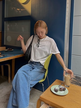 「白Tシャツ×デニム」｜吉本杏奈さん（レディース・164cm）の夏コーディネート