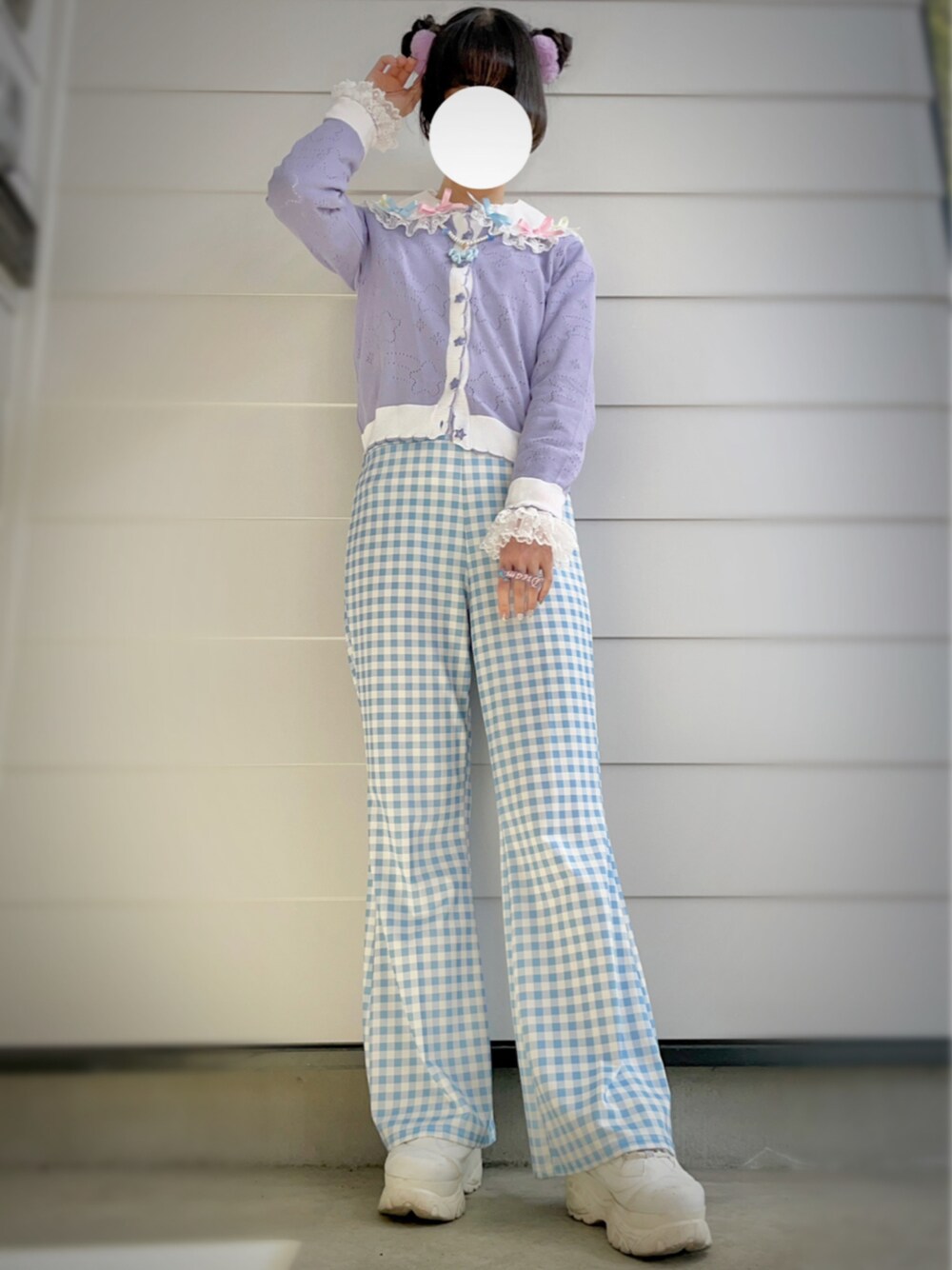 「ごきげんウィーク、パンツスタイル、ブラウス、Angelic Pretty、カーディガン、nile perch、パンツ、ギンガムチェック、Avail、スニーカー、白スニーカー、厚底シューズ、attagirl、パステルカラー、高身長女子」｜「attagirlの厚底 レースアップ スニーカー（スニーカー、ホワイト系）」を使った、lucaさん（レディース・165cm）の春コーディネートの1枚目の写真