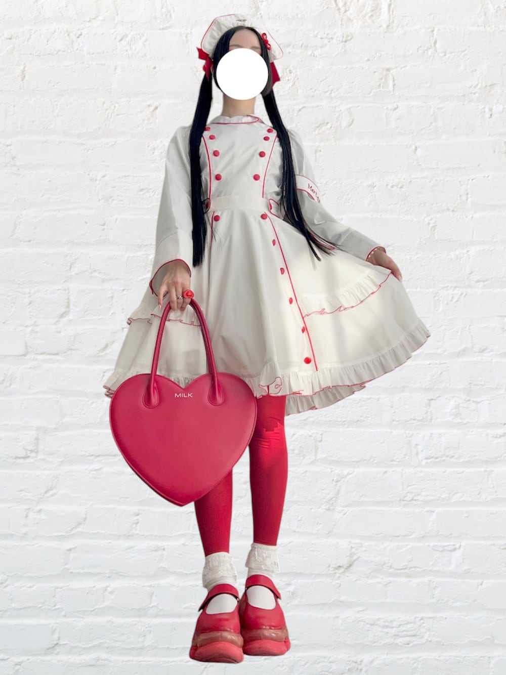 「ロリータ、ロリータファッション、ロリィタ、ロリィタファッション、lolita、ブラウス、スカート、セットアップ、metamorphose temps de fille、ハートバッグ、milk、カラータイツ、レースソックス、厚底シューズ、mikio sakabe」｜「MetamorphoseのLittle nurse（カチューシャ、ホワイト系）」を使った、lucaさん（骨格ウェーブ・レディース・165cm）の冬コーディネートの1枚目の写真