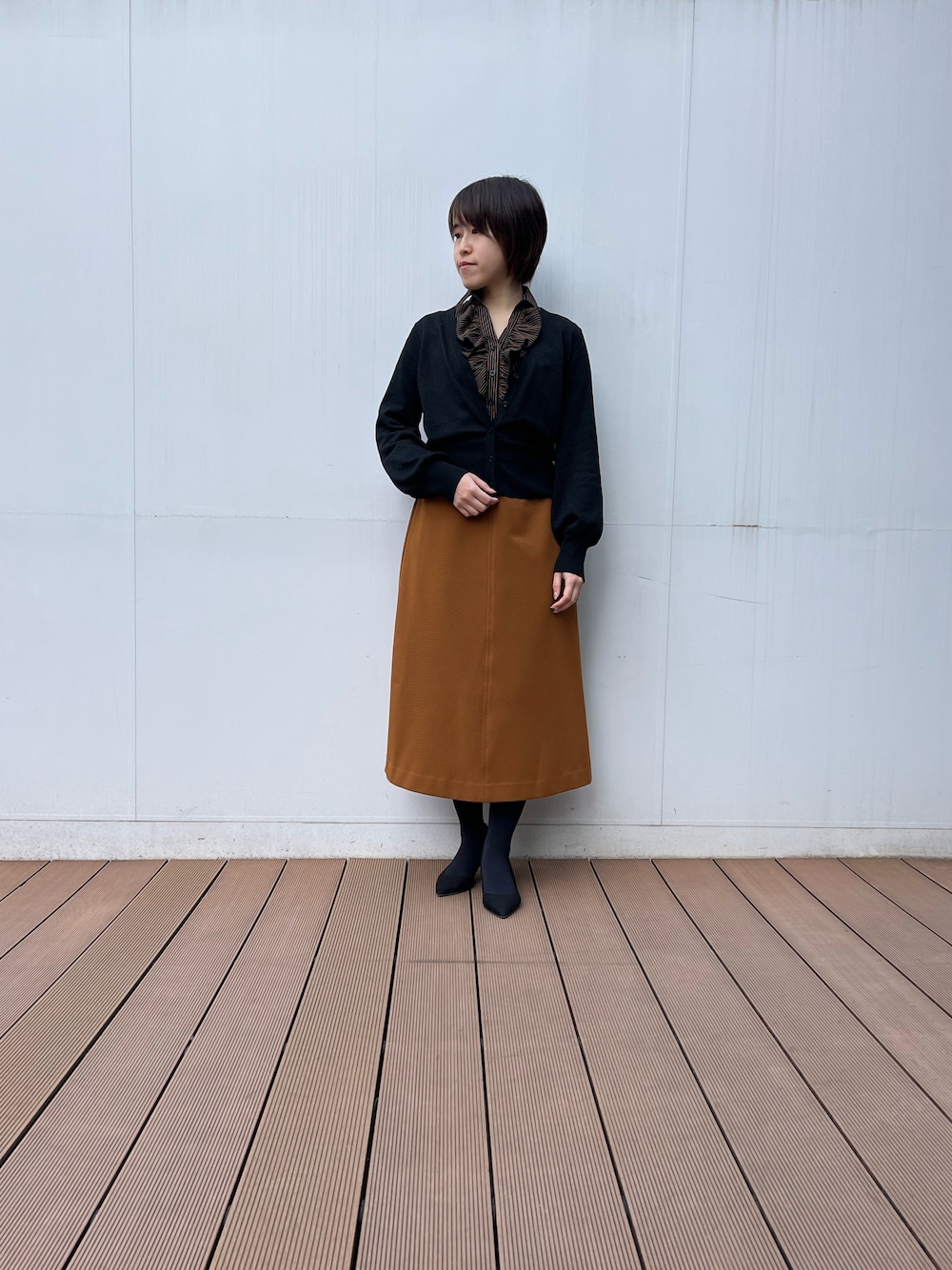 「ナラカミーチェ、シャツスタイル」｜「NARACAMICIEのアイテム（シャツ/ブラウス、ブラウン系）」を使った、marinaさん（レディース・153cm）の冬コーディネートの1枚目の写真