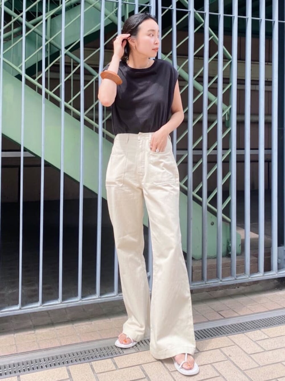 フレアパンツ おしゃれ ルーズ 韓国風 コーディネート まるで韓国アイドル！脚長効果抜群な「フレアパンツ」で強め