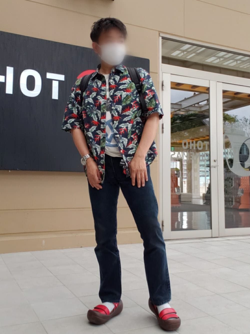 「夏コーデ、休日コーデ、柄シャツ、BANANA REPUBLIC、ブラックデニム、Levi's、PORTER、厚底サンダル、RegettaCanoe、おしゃれさんと繋がりたい、いいね、save、フォローお願いします🤑」｜「Banana Republicのスリム ソフトキャンプシャツ（シャツ/ブラウス、ブルー系）」を使った、@くうすけ🍀さん（メンズ・168cm）の夏コーディネートの1枚目の写真