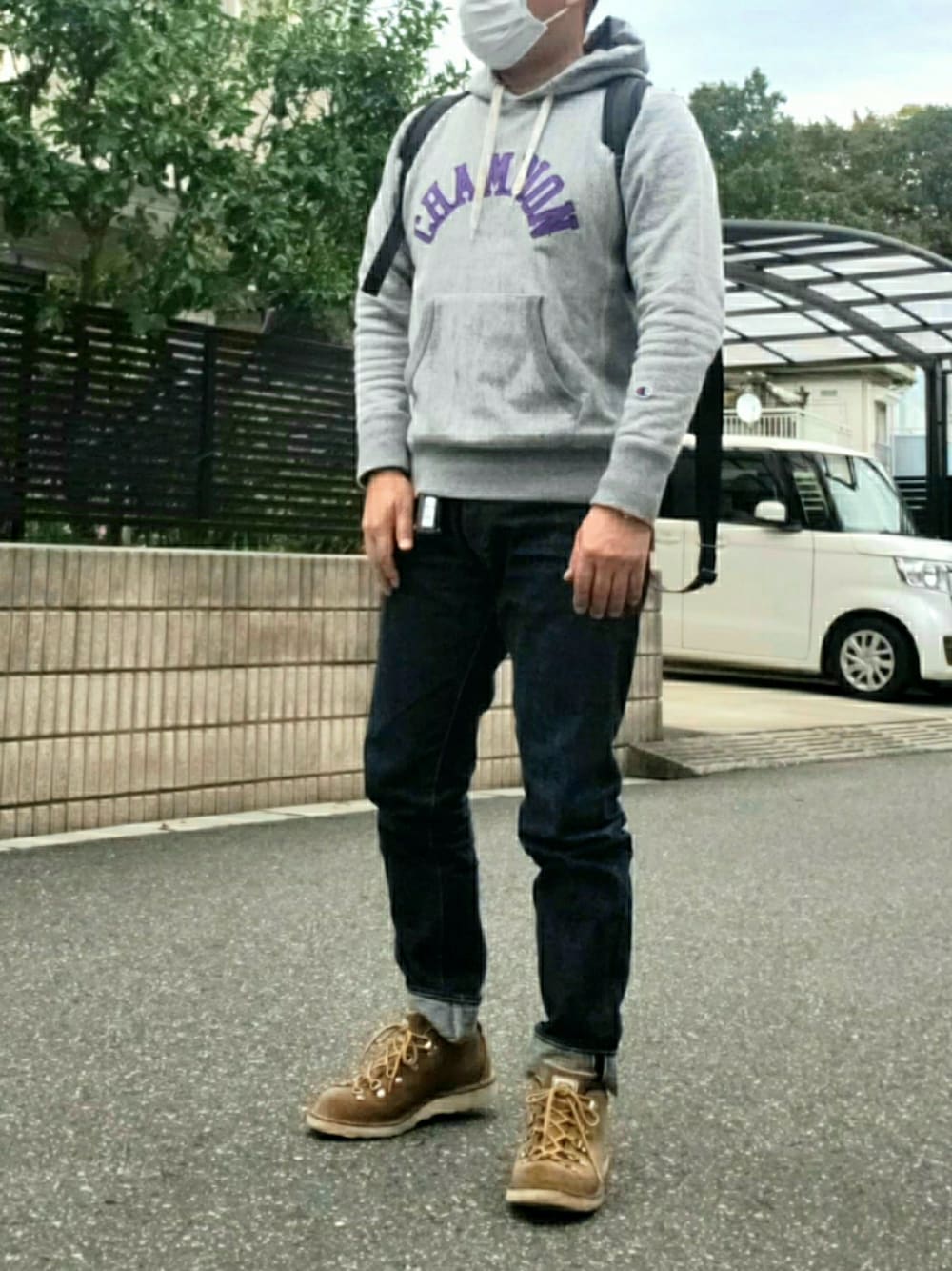 「秋冬コーデ、休日コーデ、パーカー、Champion、デニムパンツ、モモタロージーンズ、サンドブーツ、Danner、ハンバーガー、おしゃれさんと繋がりたい、いいね、save、フォローお願いします🤑」｜「桃太郎ジーンズのアイテム（デニムパンツ、ブルー系）」を使った、@くうすけ🍀さん（メンズ・168cm）の秋コーディネートの1枚目の写真