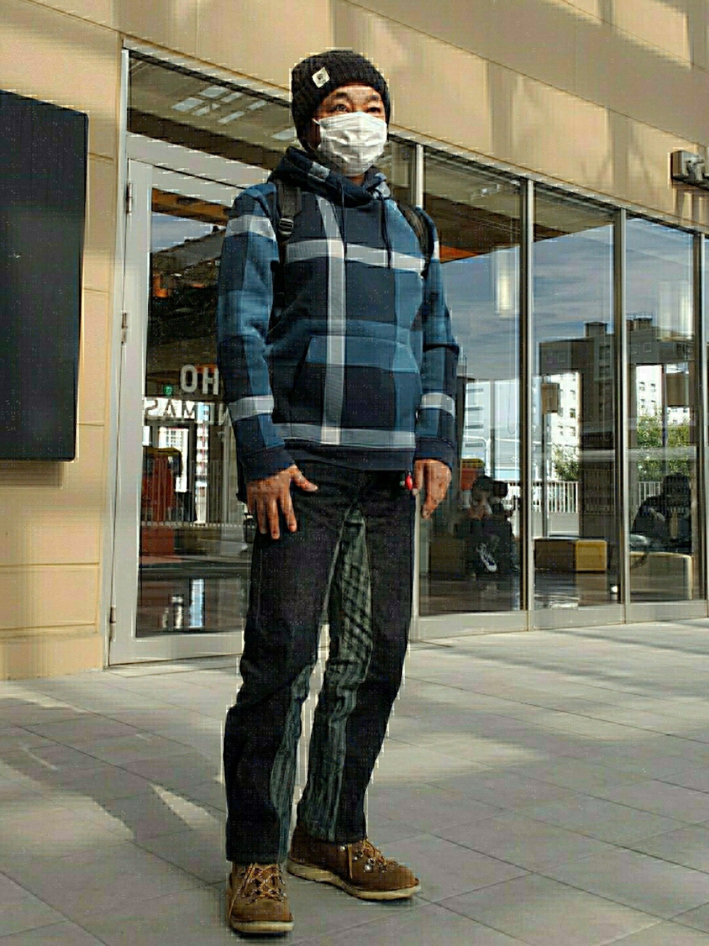 「カジュアルコーデ、パーカー、BURBERRY BLACK LABEL、デニムパンツ、児島ジーンズ、デザートブーツ、Danner、ニット帽、おしゃれさんと繋がりたい、いいね、save、フォローお願いします🤑」｜「BURBERRY BLACK LABELのアイテム（パーカー、ブルー系）」を使った、@くうすけ🍀さん（メンズ・168cm）の秋コーディネートの1枚目の写真
