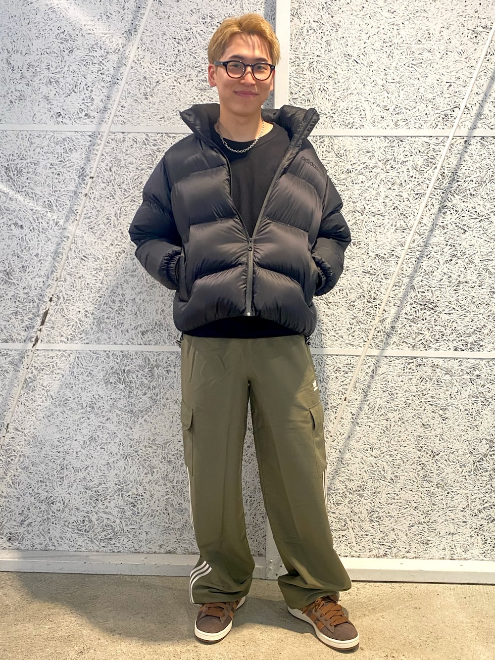 「スニーカー、adidas、ジャージ、カーゴパンツ、アディダス、adidas originals、アディダスオリジナルス、キャンパス、アディカラー」｜IKさん（メンズ・172cm）の秋コーディネートの1枚目の写真