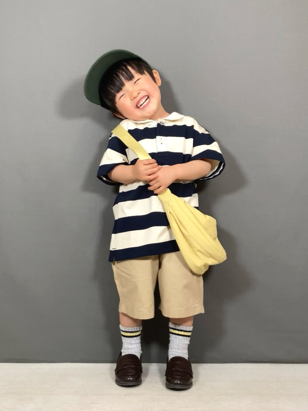 「休日スタイル、ボーダー、キャップ、ローファー、ショートパンツ、ショルダーバッグ、春コーデ、お出かけコーデ、カジュアルコーデ、プチプラ、デートコーデ、スポーツミックス、春夏コーデ」｜「UNIQLOのアイテム（トップス、ベージュ系）」を使った、YU⭐︎さん（キッズ・90cm）の春コーディネートの1枚目の写真