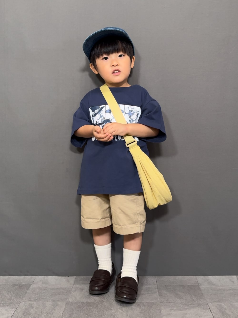「アツいコーデ全部見せ、夏コーデ、プチプラ、スポーツミックス、ローファー、ロゴT、ショートパンツ、ハーフパンツ、シンプル、キャップ、お出かけコーデ、ショルダーバッグ、きれいめカジュアル」｜「UNIQLOのアイテム（Tシャツ/カットソー、ブルー系）」を使った、YU⭐︎さん（キッズ・90cm）の夏コーディネートの1枚目の写真