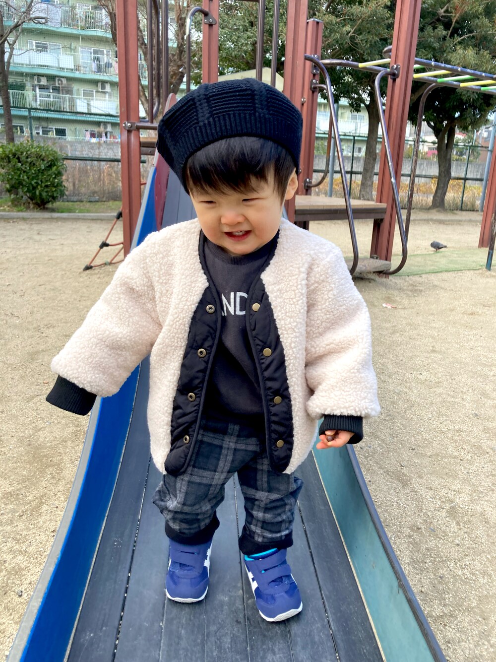 「ボア、スウェット、チェックパンツ、ベレー帽、カジュアルコーデ、シンプルコーデ、男の子、おしゃれさんと繋がりたい、冬コーデ、コート、プチプラコーデ」｜「しまむらのアイテム（ジャケット/アウター、ブラック系）」を使った、YU⭐︎さん（キッズ・80cm）の冬コーディネートの1枚目の写真