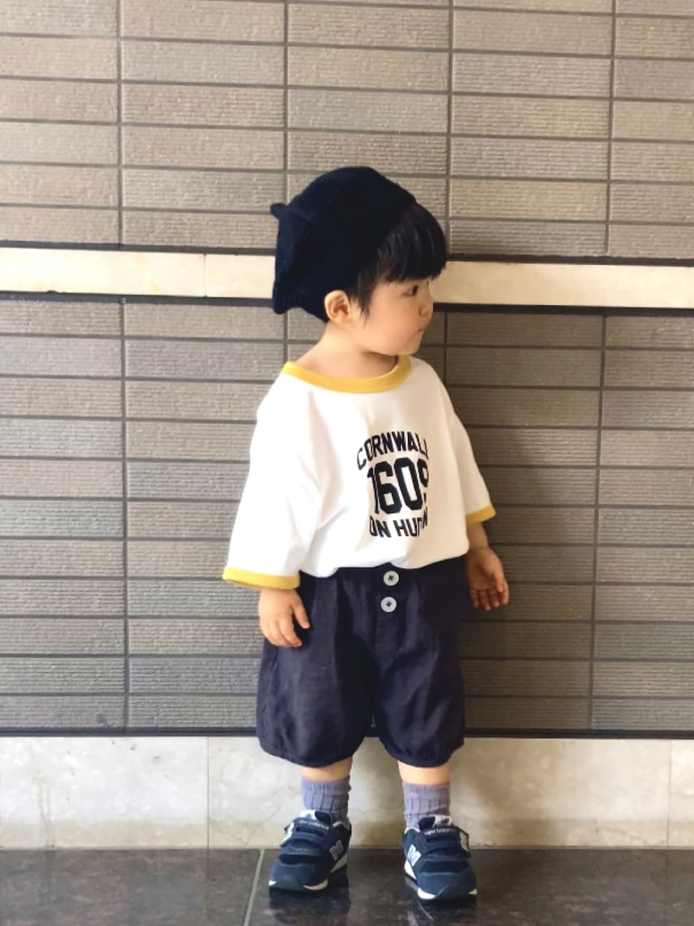 「白Tシャツ、リネン、ロゴT、ベレー帽、モノトーン、タックイン、韓国子供服、ニューバランス、プチプラ、ユニクロ、ハーフパンツ、ハイウエスト、UNIQLO」｜「UNIQLOのアイテム（Tシャツ/カットソー、ホワイト系）」を使った、YU⭐︎さん（キッズ・80cm）の夏コーディネートの1枚目の写真