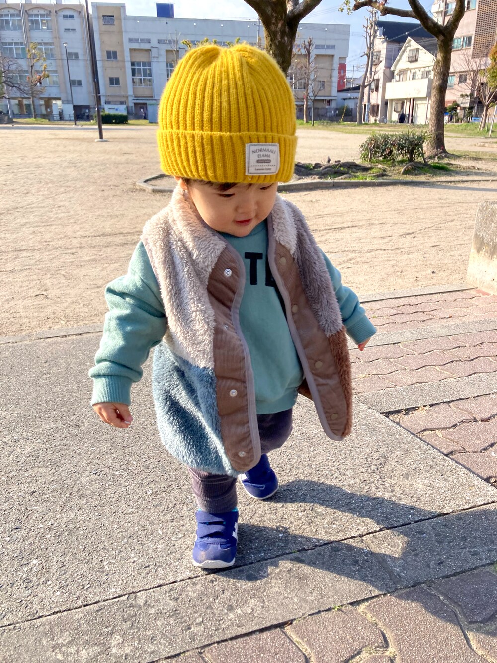 「ベスト、ニット帽、コーデュロイ、キッズコーデ、男の子、おしゃれさんと繋がりたい、フリース、スウェット、プチプラ、シンプルコーデ、カジュアルコーデ、UNIQLO」｜「BREEZEのWEB限定　ファーフリースベスト（ベスト、その他）」を使った、YU⭐︎さん（キッズ・80cm）の冬コーディネートの1枚目の写真