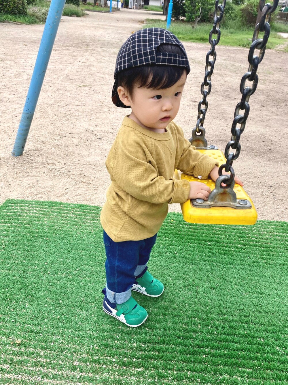 「カジュアル、シンプル、男の子、おしゃれさんと繋がりたい、プチプラ、休日スタイル、デニム、キャップ、スニーカー」｜「西松屋のアイテム（Tシャツ/カットソー、イエロー系）」を使った、YU⭐︎さん（キッズ・70cm）の秋コーディネートの1枚目の写真