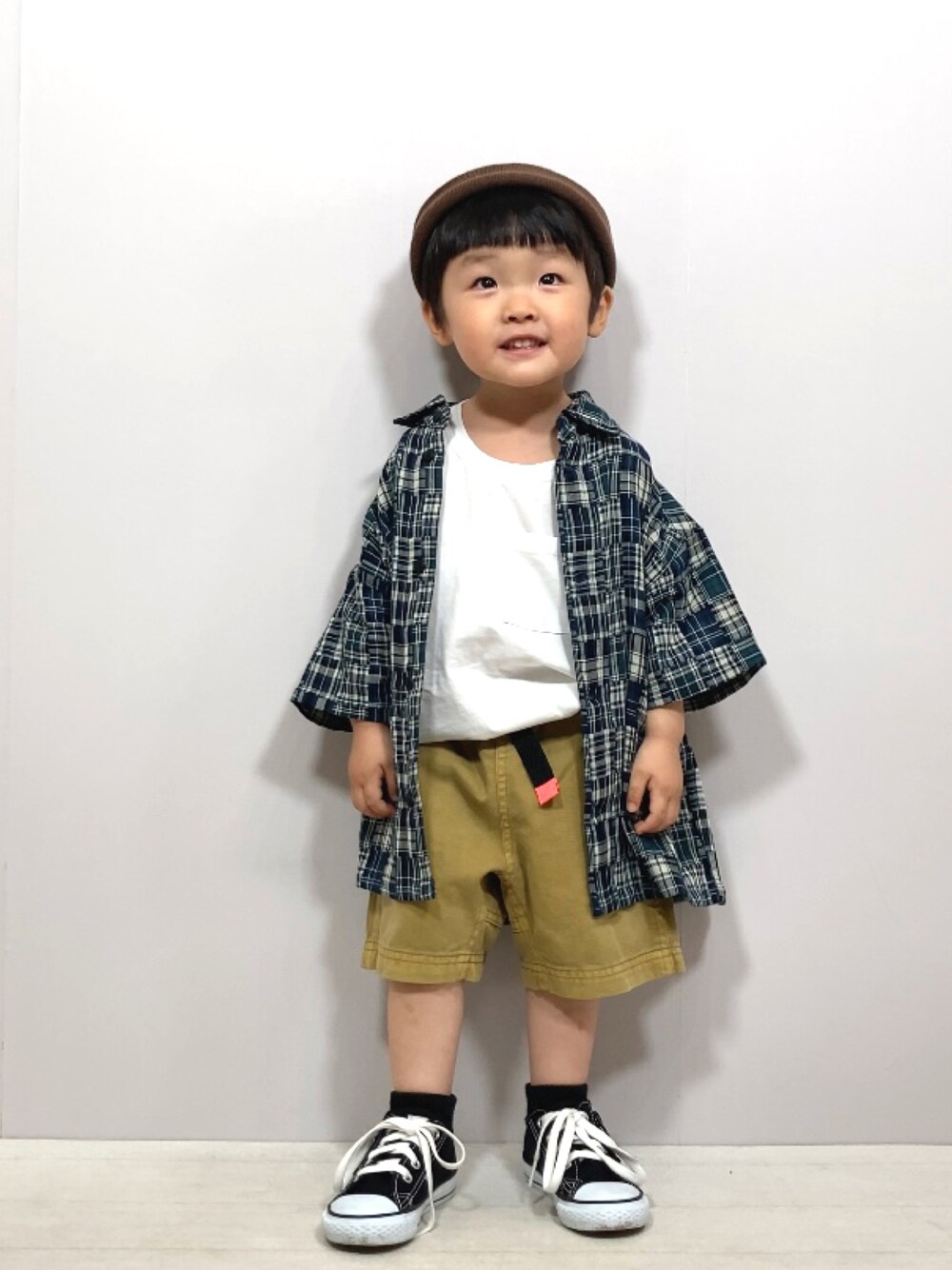 「シャツスタイル、チェック、ハーフパンツ、スニーカー、レイヤードスタイル、ビッグシルエット、夏コーデ、休日スタイル、カジュアル、ストリート、お出かけコーデ、プチプラ、韓国子供服、カジュアルコーデ、柄シャツ」｜「Birthdayのアイテム（シャツ/ブラウス、ブルー系）」を使った、YU⭐︎さん（キッズ・90cm）の夏コーディネートの1枚目の写真