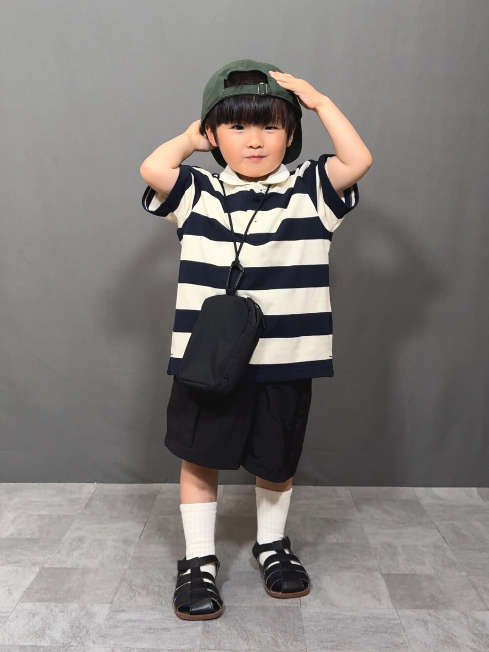「プチプラ、夏コーデ、さらっと晴れやかスナップ、きれいめカジュアル、カーゴパンツ、ハーフパンツ、ショートパンツ、ショルダーバッグ、キャップ、サンダル、シャツスタイル、ボーダー、シャツ好き集まれ、モノトーン、スポーツミックス」｜「UNIQLOのアイテム（トップス、ベージュ系）」を使った、YU⭐︎さん（キッズ・90cm）の夏コーディネートの1枚目の写真