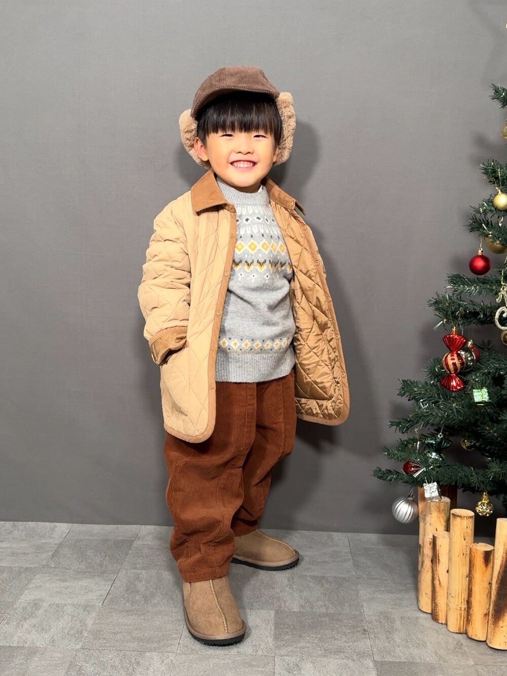 「クリスマスに着たい服、マイベストコーデ2024、冬コーデ、キルティング、冬アウター、コーデュロイ、ブラウン、ムートンブーツ、休日スタイル、お出かけコーデ、ニット、タートルネック、レイヤードスタイル、きれいめカジュアル、フライトキャップ」｜「UNIQLOのアイテム（ジャケット/アウター、ベージュ系）」を使った、YU⭐︎さん（キッズ・90cm）の冬コーディネートの1枚目の写真