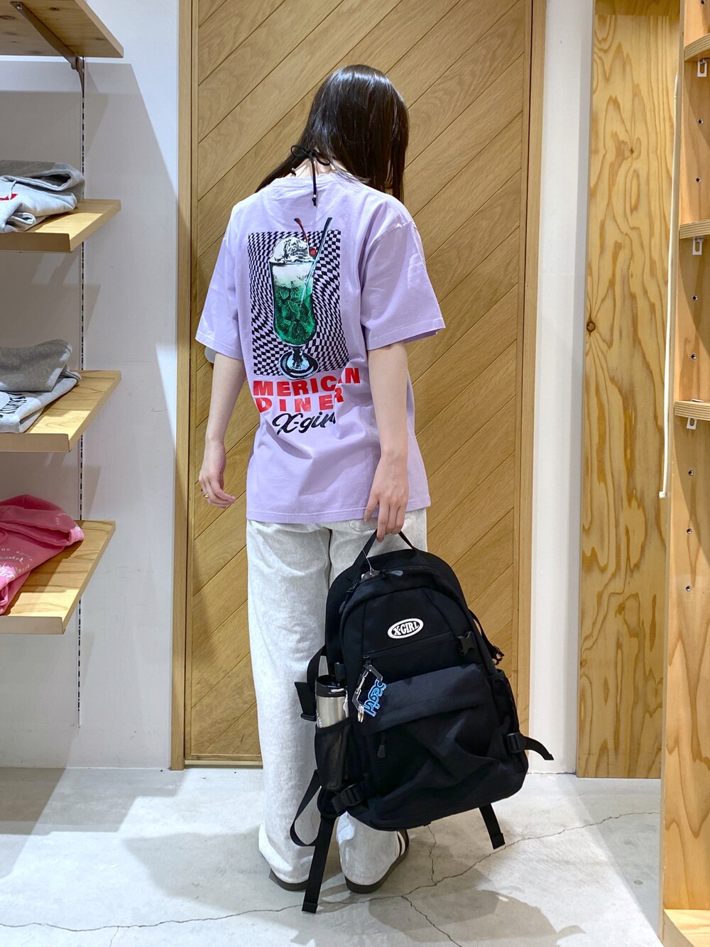 「ChampionのX-girl × Champion REVERSE WEAVE LOUNGE PANTS（その他パンツ、グレー系）」を使った、ミオさん（レディース・160cm）の春コーディネートの1枚目の写真