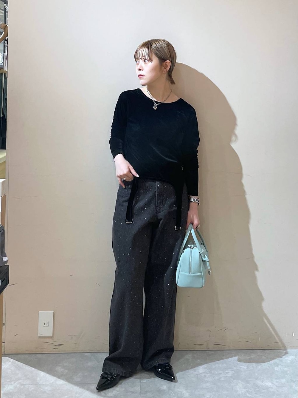「LOWRYS FARM」｜「LOWRYS FARMのダブルリボンシューズ　 133045（パンプス、ブラック系）」を使った、Minaさん（レディース・153cm）の秋コーディネートの1枚目の写真