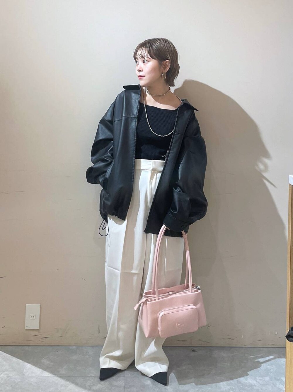 「LOWRYS FARM」｜「LOWRYS FARMのリボンツキ２ＷＡＹミュール　100500（パンプス、ブラック系）」を使った、Minaさん（レディース・153cm）の秋コーディネートの1枚目の写真