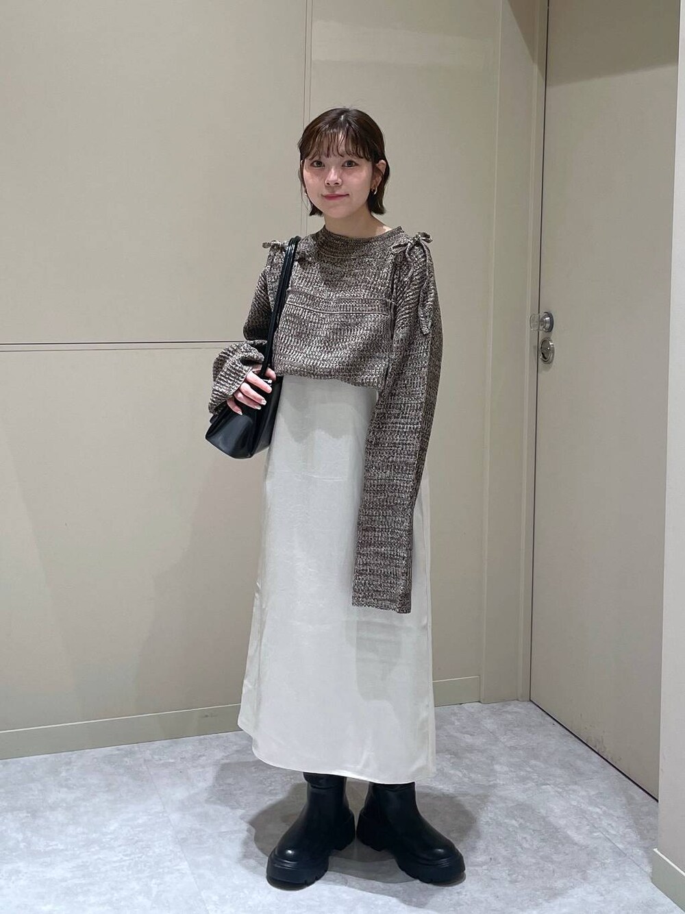 「LOWRYS FARM」｜「LOWRYS FARMの４ＲＯＯＭショルダーＢＡＧ138730（ショルダーバッグ、ブラック系）」を使った、Minaさん（レディース・153cm）の冬コーディネートの1枚目の写真