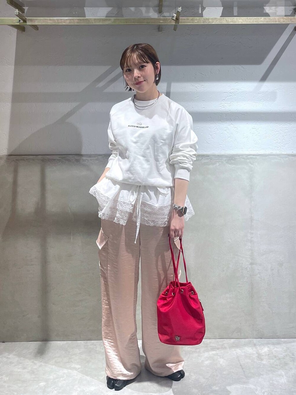 「LOWRYS FARM」｜「LOWRYS FARMのステンレスフープチョーカー 127295（チョーカー、シルバー系）」を使った、Minaさん（レディース・153cm）の秋コーディネートの1枚目の写真