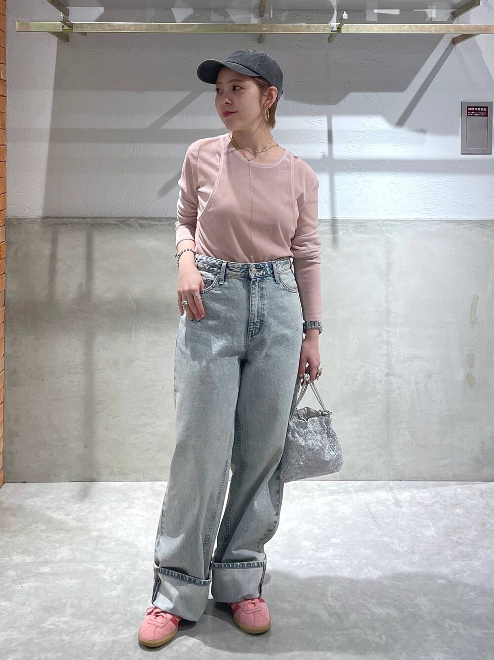 「LOWRYS FARM」｜「LOWRYS FARMのＣＯＮＥ／オリカエシローライズ　131364（デニムパンツ、ブルー系）」を使った、Minaさん（レディース・153cm）の夏コーディネートの1枚目の写真
