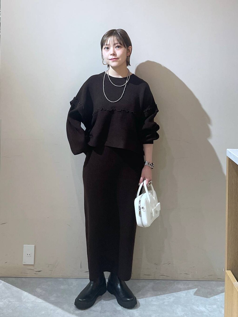 「LOWRYS FARM」｜「LOWRYS FARMのリボンボストンＢＡＧ　135877（ボストンバッグ、ホワイト系）」を使った、Minaさん（レディース・153cm）の秋コーディネートの1枚目の写真