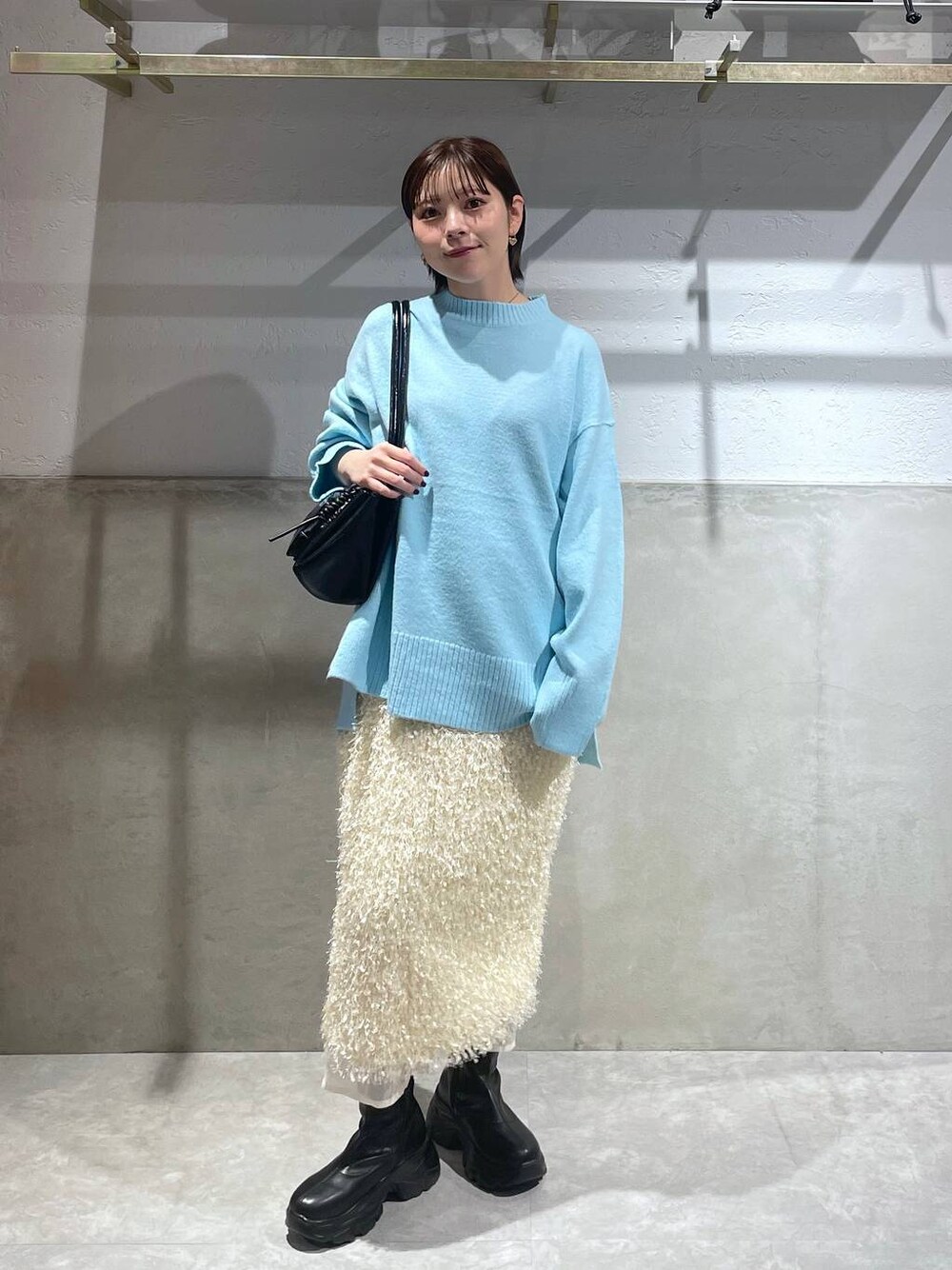「LOWRYS FARM」｜「LOWRYS FARMのカラークルーニットプルオーバーＬＳ 116687（ニット/セーター、ブルー系）」を使った、Minaさん（レディース・153cm）の秋コーディネートの1枚目の写真