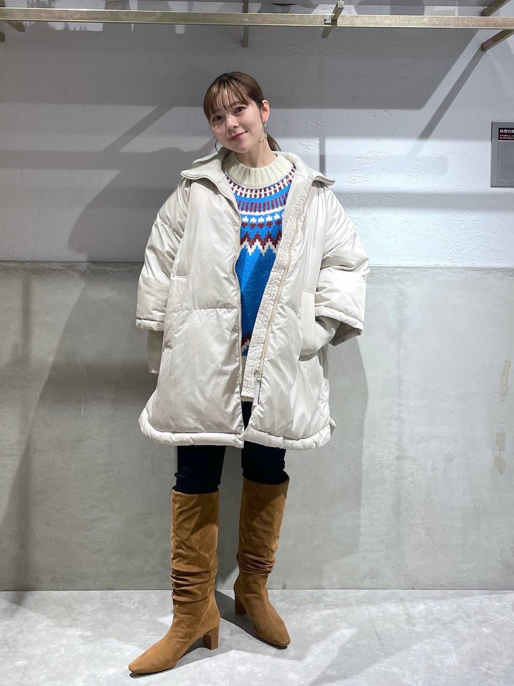 「LOWRYS FARM、アウター」｜「LOWRYS FARMのスタンドリブポンチョ　 963695（ポンチョ、ホワイト系）」を使った、Minaさん（レディース・153cm）の秋コーディネートの1枚目の写真