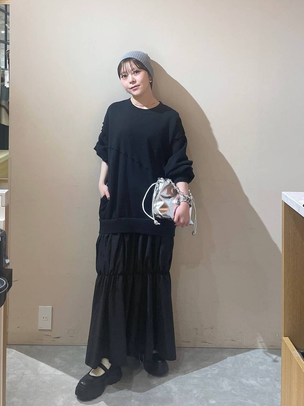 「LOWRYS FARM」｜「LOWRYS FARMのニットビーニー　138931（ニットキャップ/ビーニー、グレー系）」を使った、Minaさん（レディース・153cm）の秋コーディネートの1枚目の写真