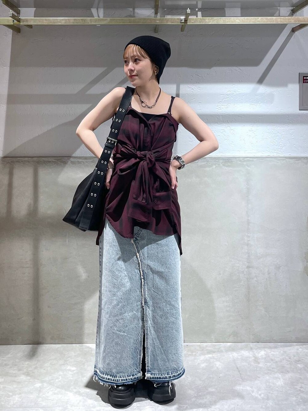 「LOWRYS FARM、ローリーズスタイル_LOWRYS FARM」｜「LOWRYS FARMのオンブレチェックシャツＬＳ　116609（シャツ/ブラウス、レッド系）」を使った、Minaさん（レディース・153cm）の夏コーディネートの1枚目の写真