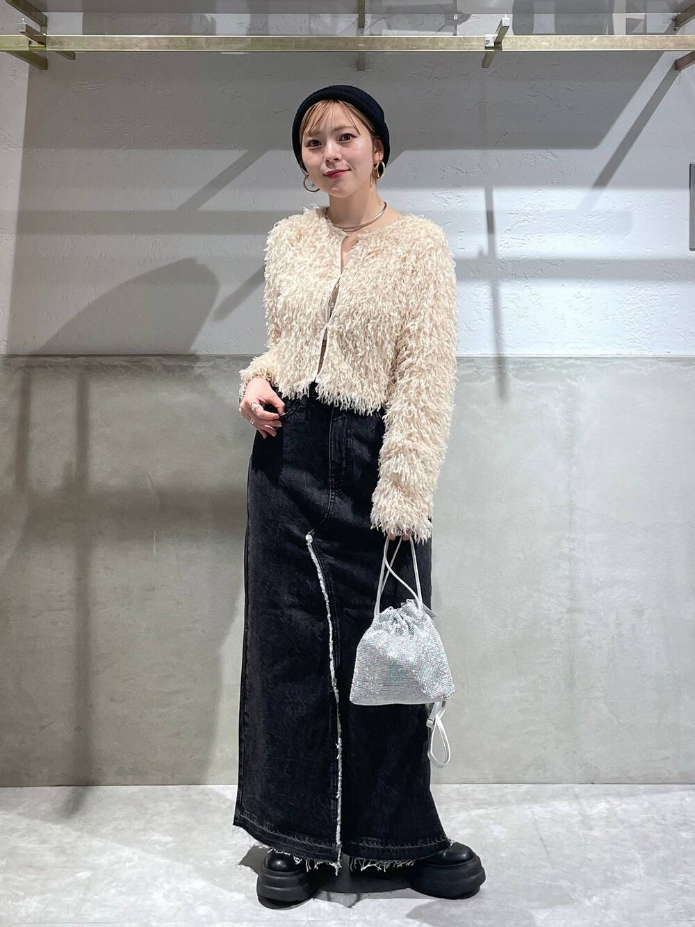 「LOWRYS FARM」｜「LOWRYS FARMのＣＯＮＥ／タイトロングＳＫ 131362（スカート、ブラック系）」を使った、Minaさん（レディース・153cm）の秋コーディネートの1枚目の写真